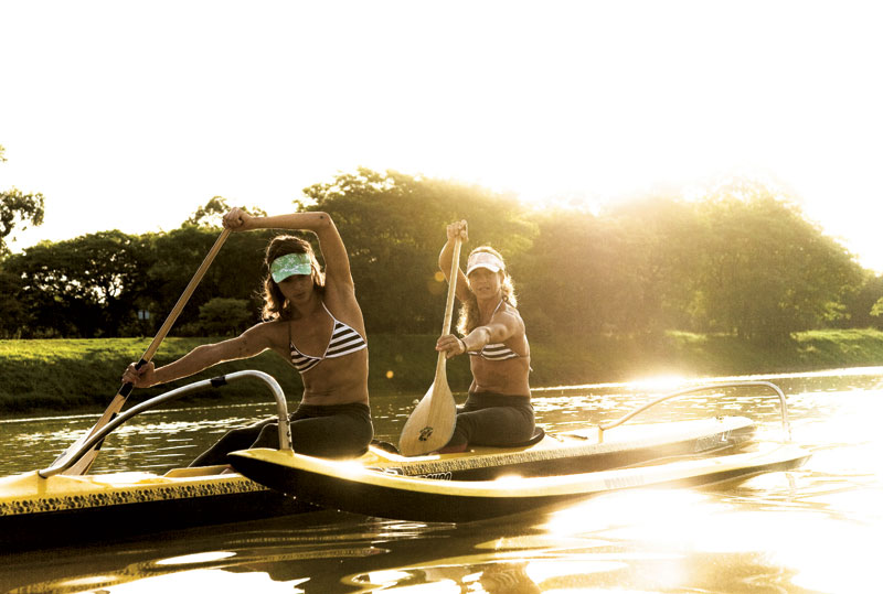 A um muro de distância do trânsito e do barulho, a dupla paulistana faz silêncio para ouvir o barulho da água e treinar para a próxima prova
