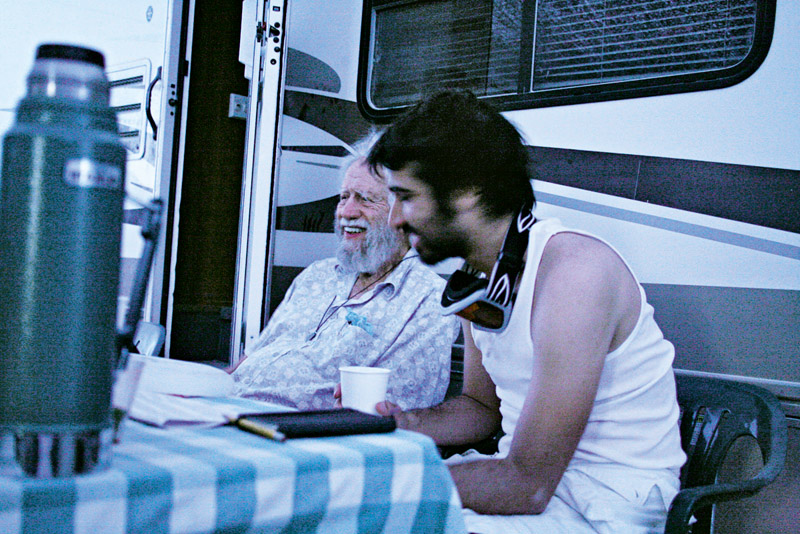 O repórter da Trip e Sasha entre trocadilhos infames no Burning Man