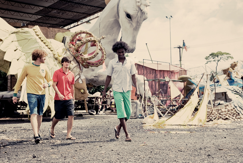 Ibanez camisa comemorativa Brasil Athleta R$1.050 + bermuda Spirito Santo R$ 169 + tênis Adidas R$ 259  Alex pólo Zoo York R$129 + bermuda Rip Curl R$ 210 + chinelo Quiksilver R$ 52  Fábio camisa Quiksilver R$ 199 + bermuda TNG R$ 270 + chinelo Trito