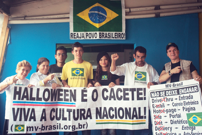 O pessoal do MV-Brasil com seus cartazes