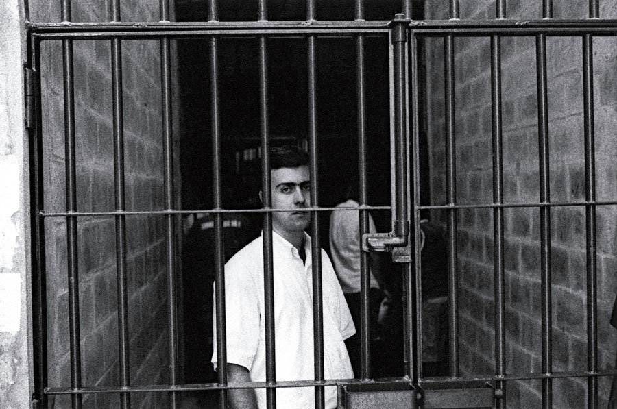 Freixo no presídio Bangu 3 em 2002, quando era coordenador da Comissão de Direitos Humanos da Assembleia Legislativa do Rio de Janeiro