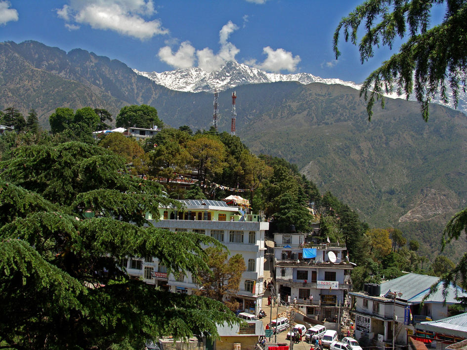 Vista do templo do Dalai Lama da cidade de McLeodganj.
