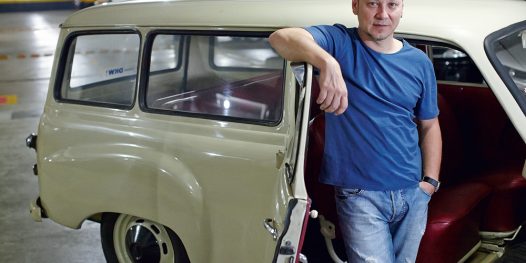 Fé em Deus e pé no freio