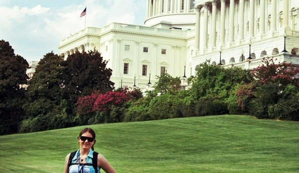 Yahsmin no jardim do Capitólio, em Washington