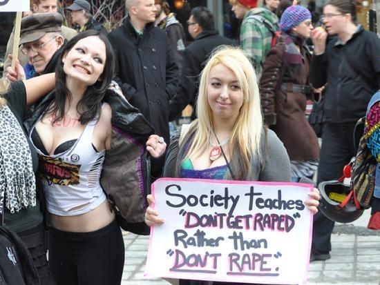 Eu posso escolher com quem quero transar - Marcha das Vadias em Vancouver