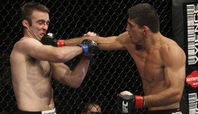 Paulo Thiago castiga Jacob Volkmann no UFC 106