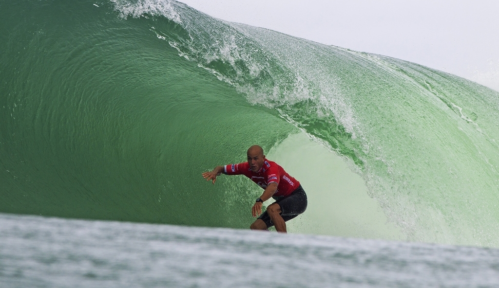 Kelly Slater, atual campeão em Gold Coast, chega às Quartas de final para defender o título