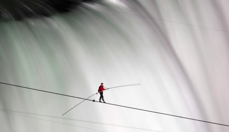 Nik Wallenda na primeira metade da travessia
