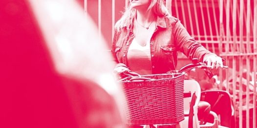 Ela não deu conta de tudo hoje. Sabrina Sato, 31 anos, humorista • Ensaio fotográfico para revista • Filme publicitário para marca de coloração • Aulas de inglês • Levar resultados do check-up no médico • Aulas de meditação e ioga • Massagem com acupuntura • Reuniões do Pânico • Gravações de matéria para o Pânico • Assistir a Branca de Neve • Responder entrevista da Tpm • Visitar Clara, filhinha da Iris