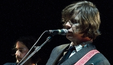 As capas dos dois sombrios discos do Twilight: O auto-intitulado de 2005 e Monument to Time End de 2010