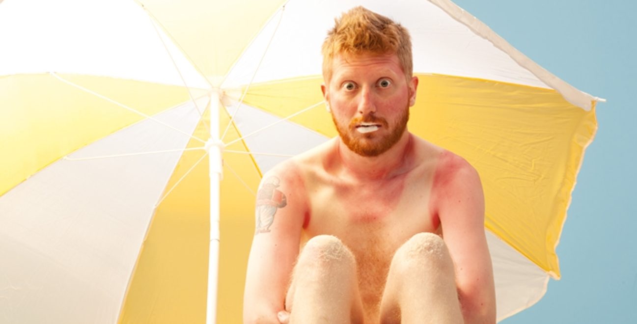 Czarnobai bem à vontade: para ajudar seus pares, o escritor foi a campo. Aliás, foi à praia