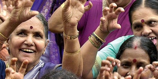 Praticantes da Ioga do Riso na Índia