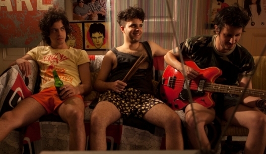 Johnny Guitar, guitarra e vocal, Danny Starr, baixo, e Rony Thunder, bateria