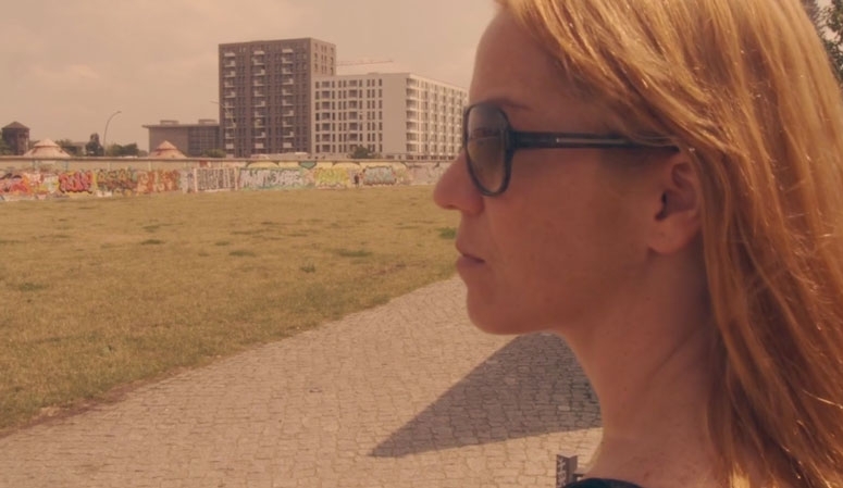 Karina Buhr e o muro