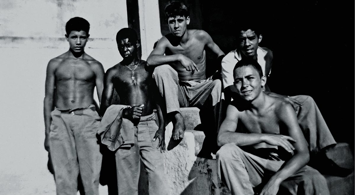 Memórias de um sobrevivente: da esq. para a direita., Pedro Rocha, Jarbinhas, Capitão, Agata e nosso colunista e escritor Luiz Alberto Mendes, em 1968, na Febem. 