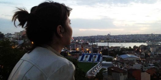 Duas semanas depois e ainda no mesmo lugar