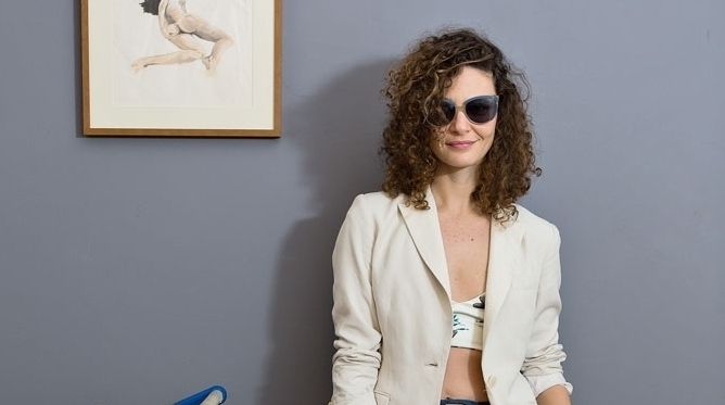 Calça e sandálias Maria Filó / T-shirt basicona Renner / Blazer Stella McCartney para C&A / Bolsa Zara Lenço YSL vintage / Anel Ana Porto