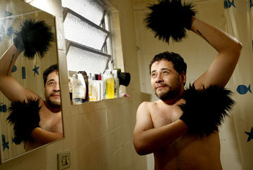 Tapa com luva de pelúcia