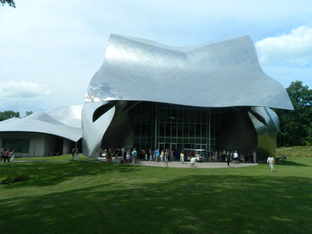 Fischer Center: Frank Ghery a duas horas norte de Manhattan. 