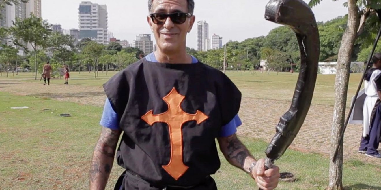 Arthur Veríssimo encara uma batalha medieval