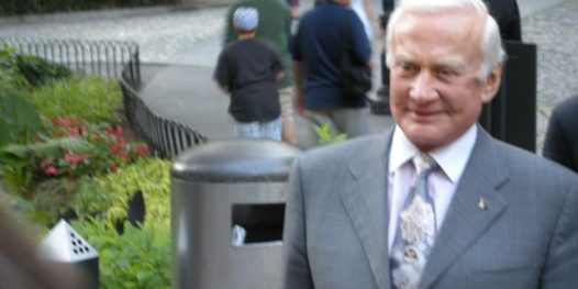 Buzz, a Lua e o sorvete