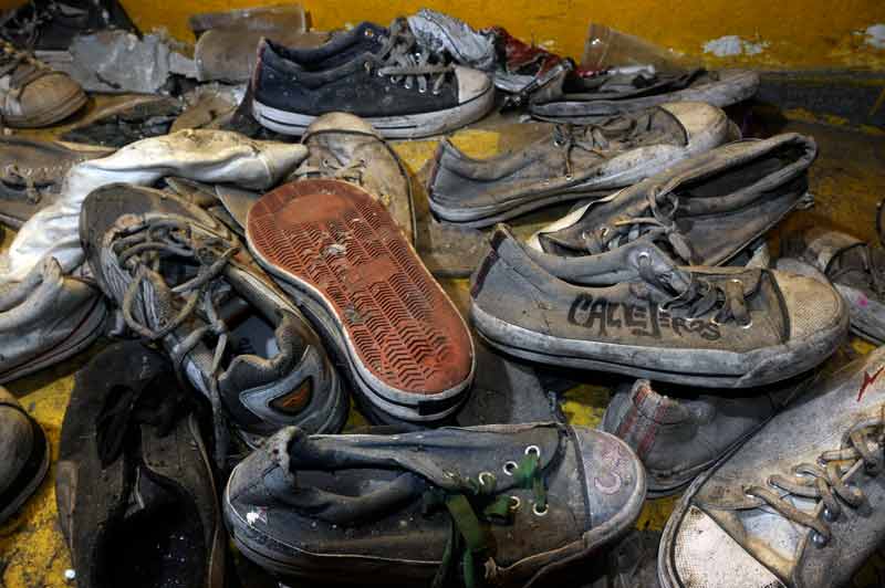 Os tênis: marca da tragédia de Cromañón (Pepe Mateos)