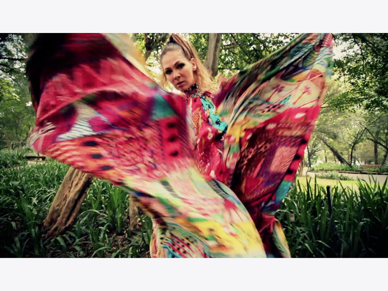 VIP We Love Neon - A marca de Dudu Bertholini e Rita Comparato é uma das queridinhas do mundo fashion brasileiros. Sempre irreverentes e coloridos, comparecem com o curta We Love Neon 2