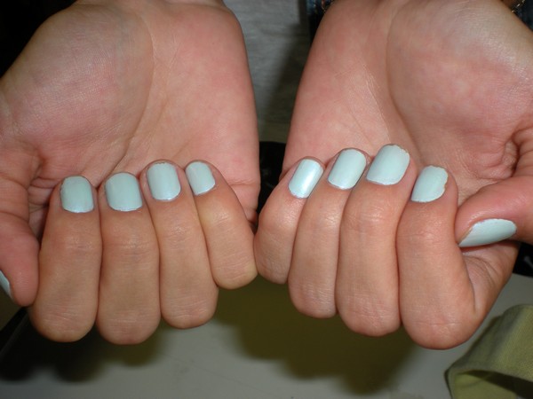 Escolha da Andrezza: Pastel Polish, azul bebê da marca inglesa Eyeko