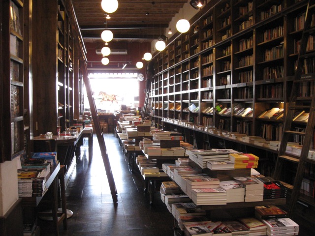 Não é incrível a livraria?