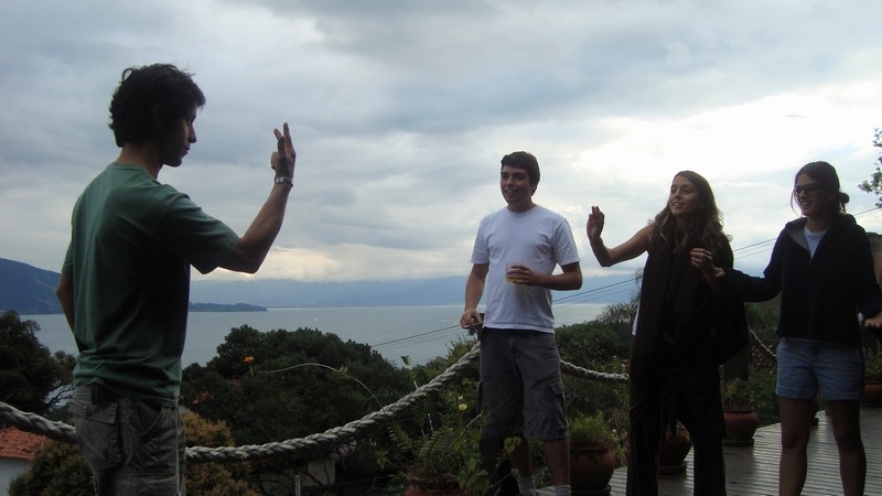 Marina Abramovic, de vestido azul: quer encarar?