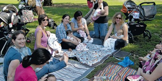 Grupo de mães de licença-maternidade no Brooklin
