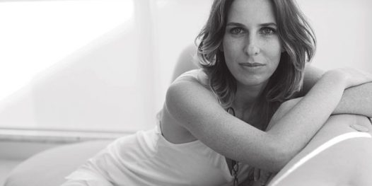 Gabriela em seu apartamento, no Rio