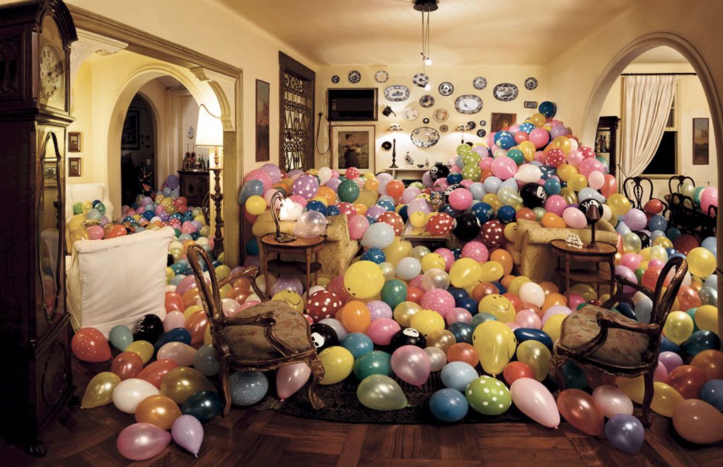 “Eles têm armas; nós, o champanhe”