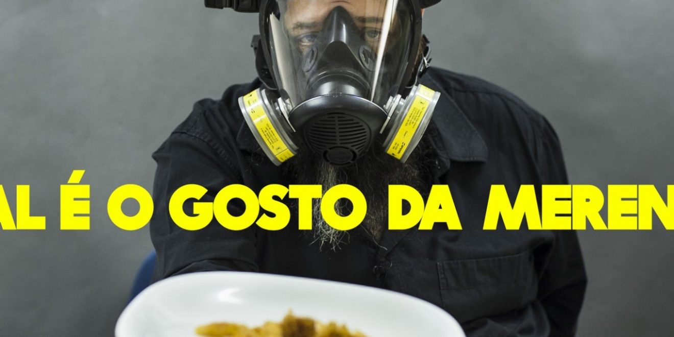 O crítico gastronômico Jota Bê almoça merenda de escola estadual de SP