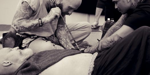 Tatuadores usam técnicas pré-históricas em Copenhague