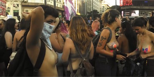Tetaço: mulheres fazem topless em  Buenos Aires