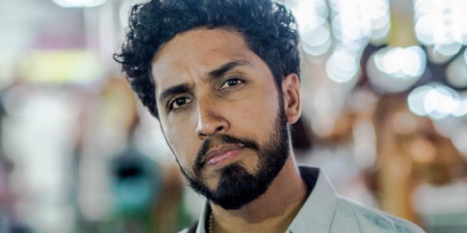 Rashid dando a letra