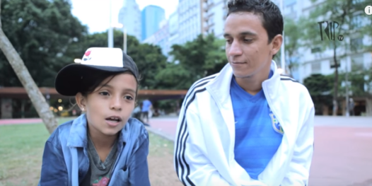 Rayssa Leal de 7 anos quebra tudo no skate