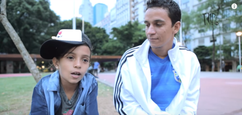 Rayssa Leal de 7 anos quebra tudo no skate