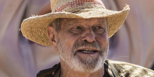 Terry Gilliam brigando com moinhos de vento