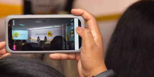 Sozinhas andamos. Juntas, somos capazes de voar