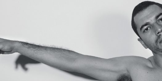 Lee Taylor é um homem sério