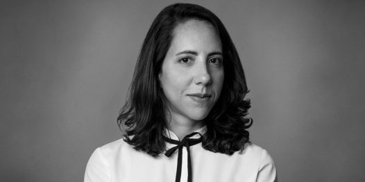 Laura Carvalho lança livro sobre a economia da crise