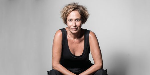 Andréa Beltrão só quer nadar e jogar bola